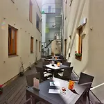 Pav Otel 3*