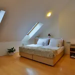 Otel Pav