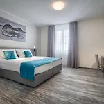 Pav Otel 3*
