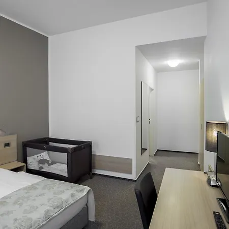 Páv Hotel 3*