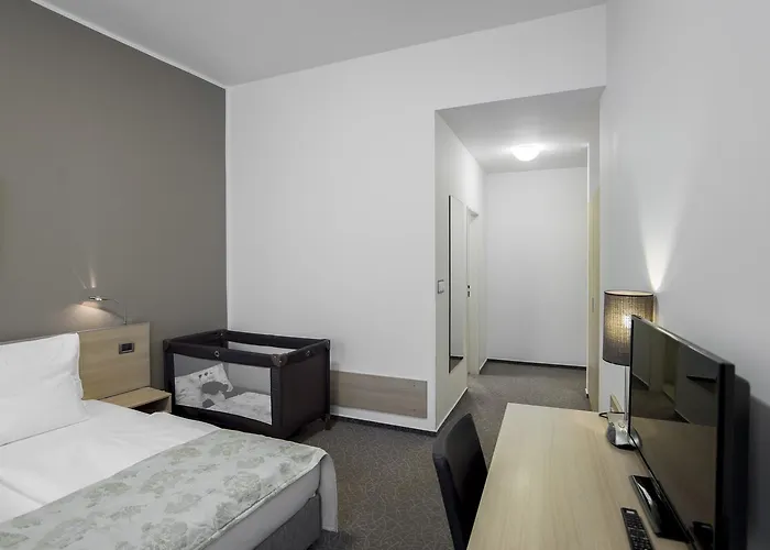 Pav Hotel 3*