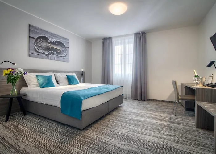 Pav Hotel 3*