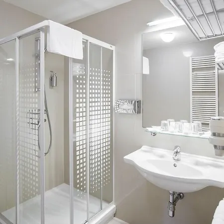 Pav Hotell 3*