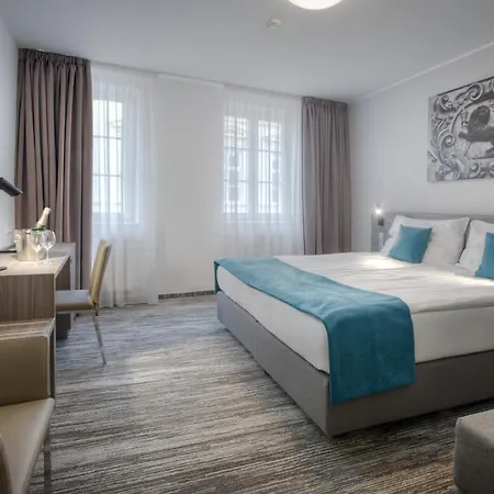 Pav Hotell 3*