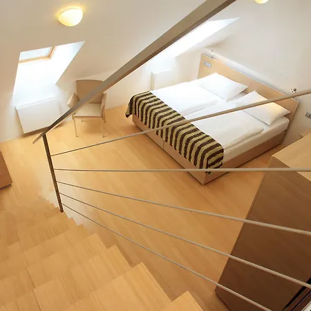 Pav Hotell