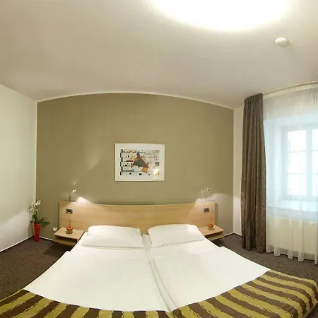 Pav Hotell