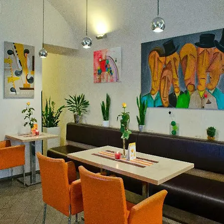 Pav Hotell